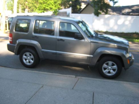 Used 2012 Jeep Liberty Sport AWD/4WD image 5