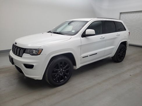 Used 2017 Jeep Grand Cherokee Altitude AWD/4WD image 2