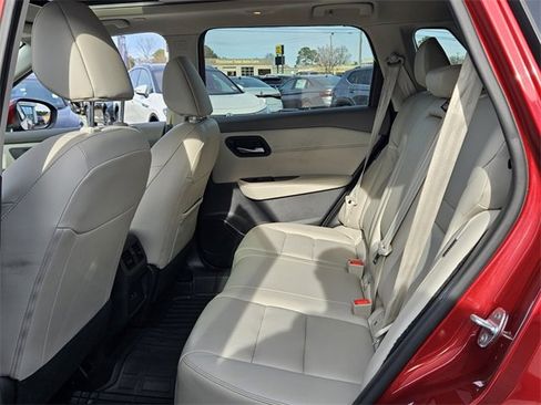 Used 2023 Nissan Rogue SL image 6