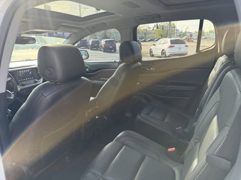 Used 2017 GMC Acadia SLT FWD image 6