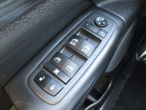 Used 2022 Jeep Grand Cherokee Laredo X image 37