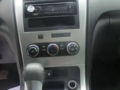 Used 2010 GMC Acadia SL FWD image 12