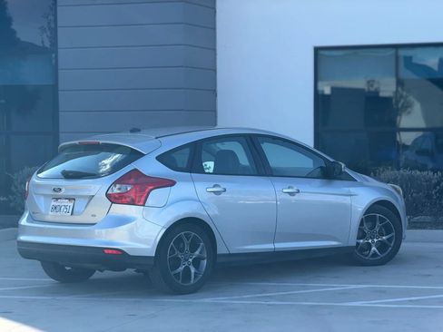Used 2014 Ford Focus SE w/ Equipment Group 201A FWD image 7
