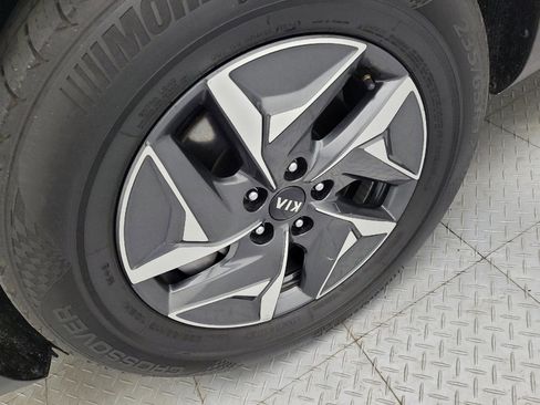 Used 2021 Kia Sorento S image 31