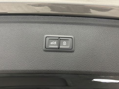 Used 2024 Audi Q5 e Premium w/ Convenience Package AWD/4WD image 29