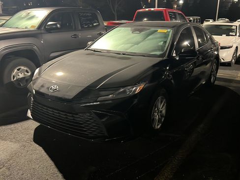 Used 2025 Toyota Camry LE image 2