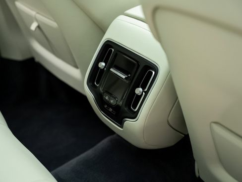 Used 2023 Aston Martin DBX image 68