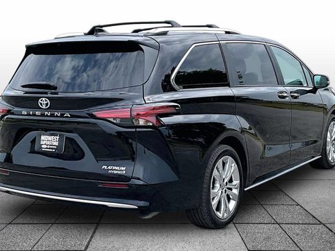 Used 2024 Toyota Sienna Platinum FWD image 12