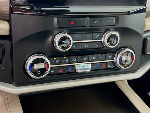 Used 2023 Ford Expedition Max Limited image 15