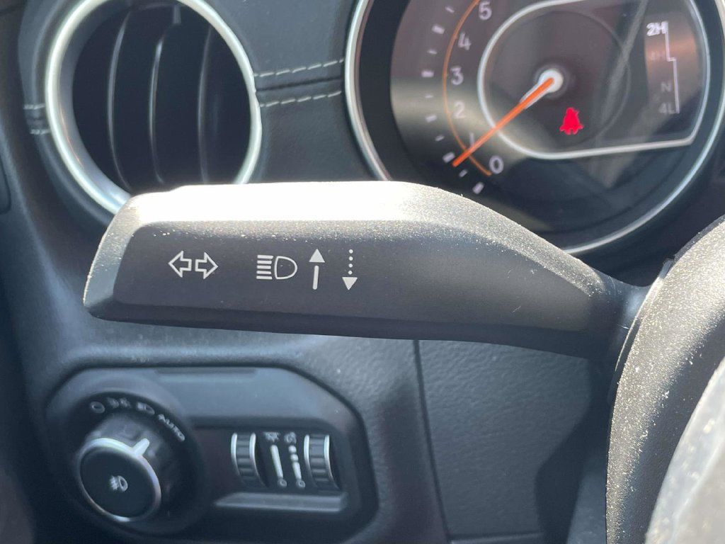 Used 2018 Jeep Wrangler Unlimited Sahara AWD/4WD image 29