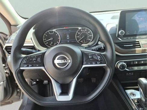 Used 2023 Nissan Altima 2.5 SV FWD image 15