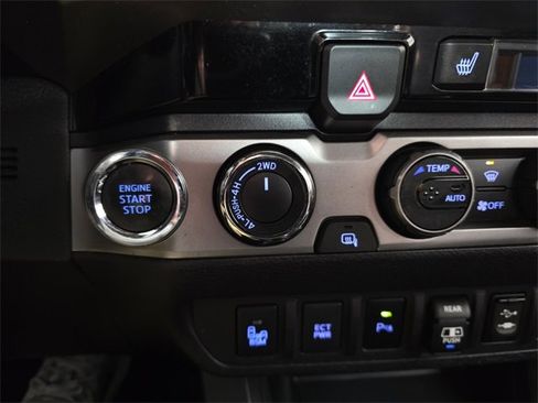 Used 2018 Toyota Tacoma Limited image 19