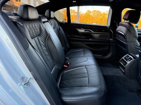 Used 2019 BMW 750i xDrive w/ Executive Package image 41