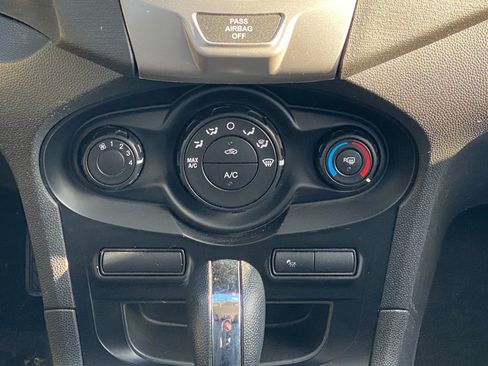 Used 2013 Ford Fiesta SE image 20