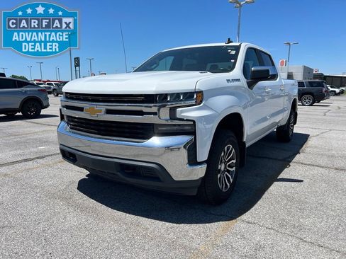Used 2020 Chevrolet Silverado 1500 LT w/ Convenience Package AWD/4WD image 3
