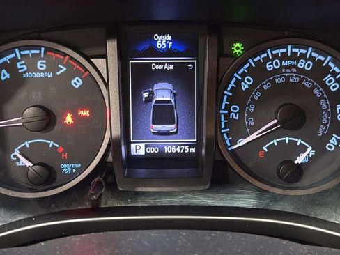 Used 2016 Toyota Tacoma TRD Off-Road AWD/4WD image 18