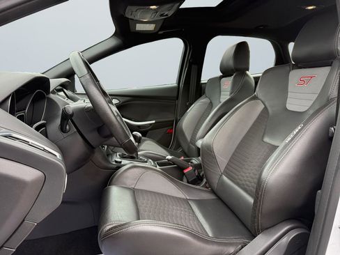 Used 2018 Ford Focus ST w/ Equipment Group 401A image 9