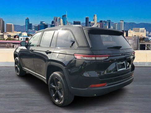 New 2025 Jeep Grand Cherokee Altitude image 5