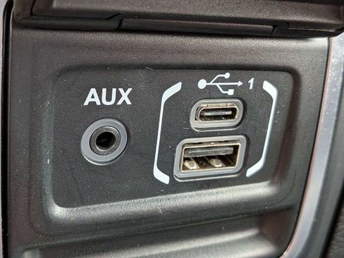 Used 2019 Jeep Wrangler Unlimited Sahara AWD/4WD image 22