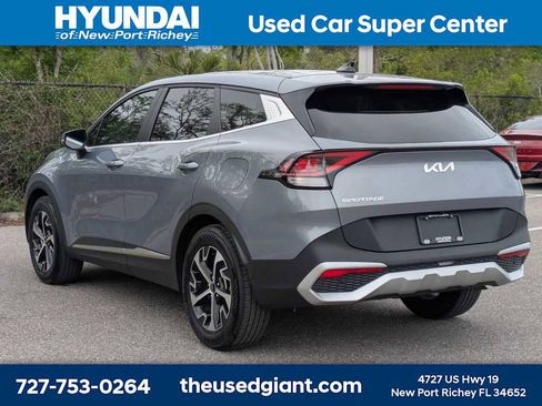 Used 2025 Kia Sportage EX image 3