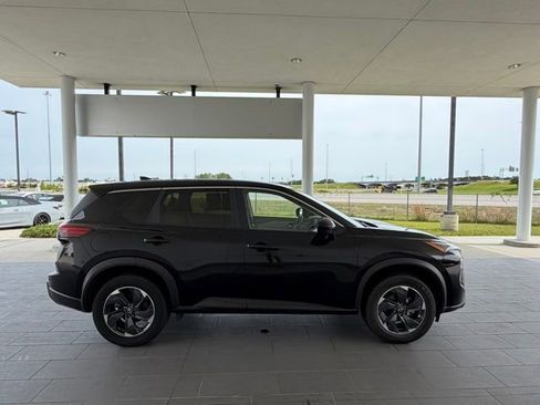 Used 2024 Nissan Rogue SV AWD/4WD image 5