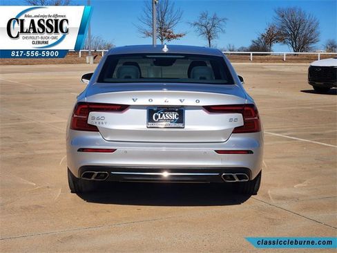 Used 2022 Volvo S60 B5 Inscription w/ Climate Package image 8
