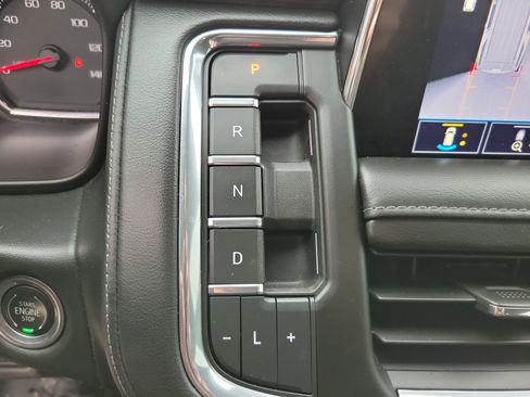 Used 2021 Chevrolet Tahoe Z71 w/ Z71 Signature Package AWD/4WD image 19