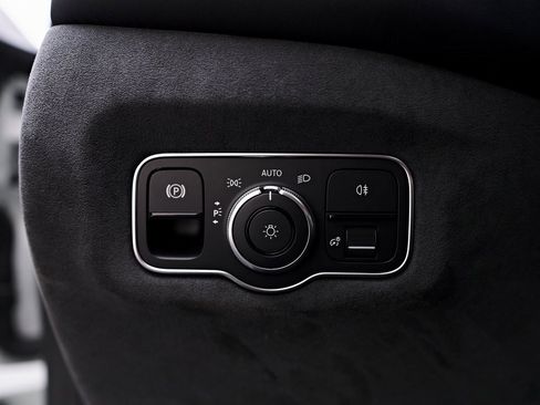 Used 2023 Aston Martin V8 Vantage Roadster image 54