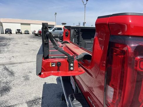 Used 2019 GMC Sierra 1500 SLT w/ SLT Premium Plus Package AWD/4WD image 5