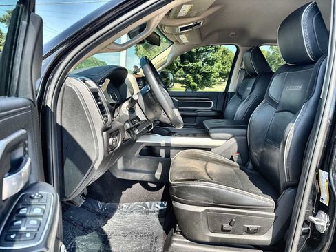 Used 2022 RAM 2500 Laramie AWD/4WD image 2