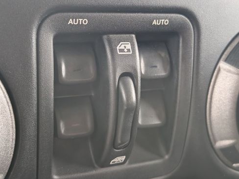 Used 2012 Jeep Wrangler Unlimited Sport image 18