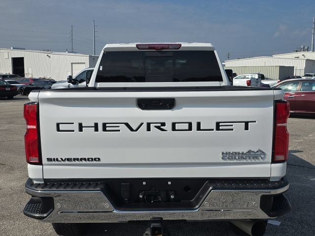 Used 2024 Chevrolet Silverado 3500 High Country w/ High Country Premium Package AWD/4WD image 4