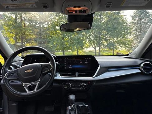 Used 2025 Chevrolet Trax LT w/ Driver Confidence Package FWD image 5