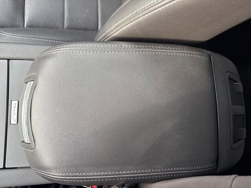 Used 2016 Ford Taurus Limited image 24