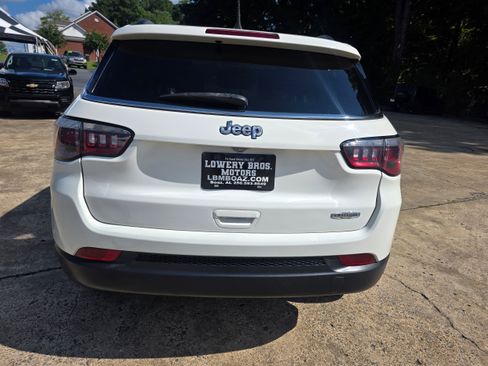 Used 2019 Jeep Compass Latitude FWD image 6