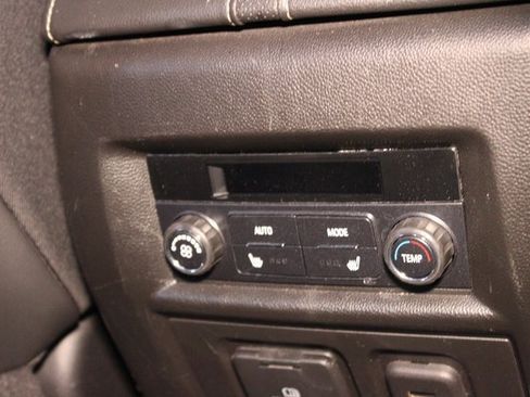 Used 2023 Chevrolet Traverse Premier image 15