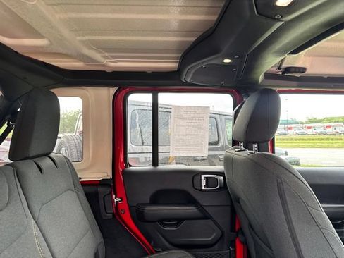Used 2025 Jeep Wrangler Unlimited Sahara AWD/4WD image 14