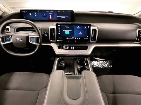 Used 2025 Ford Expedition Active AWD/4WD image 18