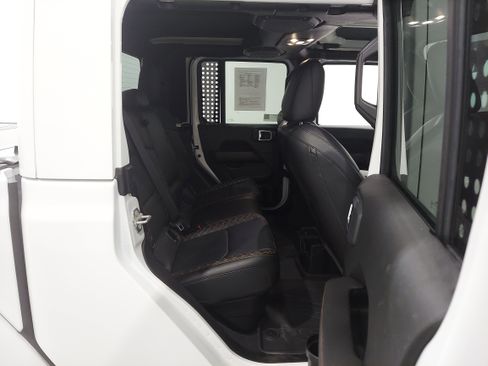 Used 2022 Jeep Gladiator Overland image 16