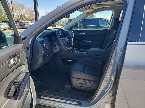 New 2026 Nissan Pathfinder Platinum w/ Cargo Package AWD/4WD image 10