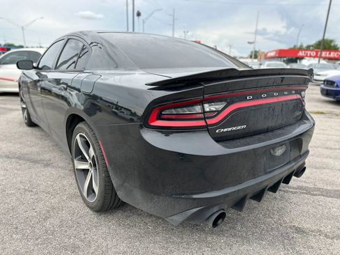 Used 2017 Dodge Charger SE RWD image 9