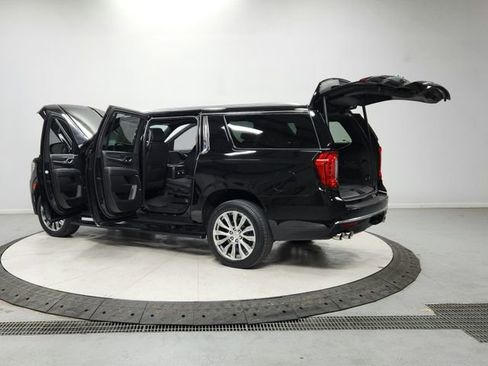 Used 2021 GMC Yukon XL Denali w/ Denali Premium Package image 13
