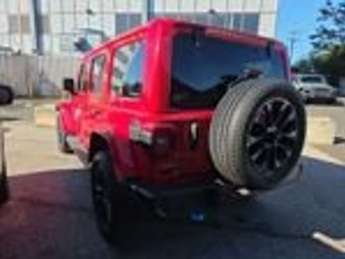 Used 2022 Jeep Wrangler Unlimited Sahara w/ Cold Weather Group AWD/4WD image 4