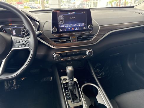 Used 2024 Nissan Altima 2.5 SV AWD/4WD image 27