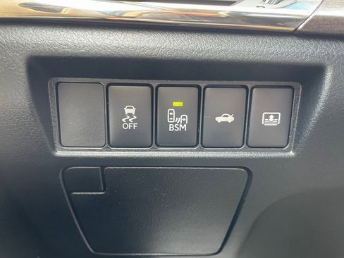 Used 2016 Toyota Avalon Limited image 25