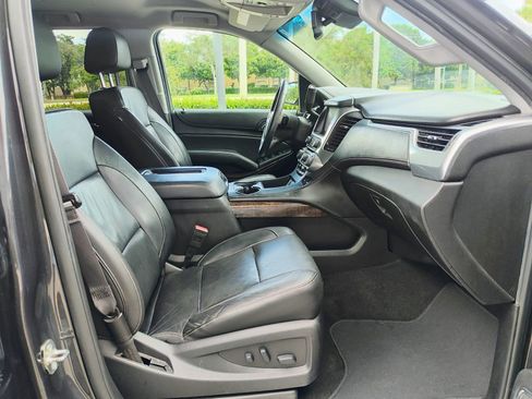 Used 2017 Chevrolet Suburban LT w/ Luxury Package image 19