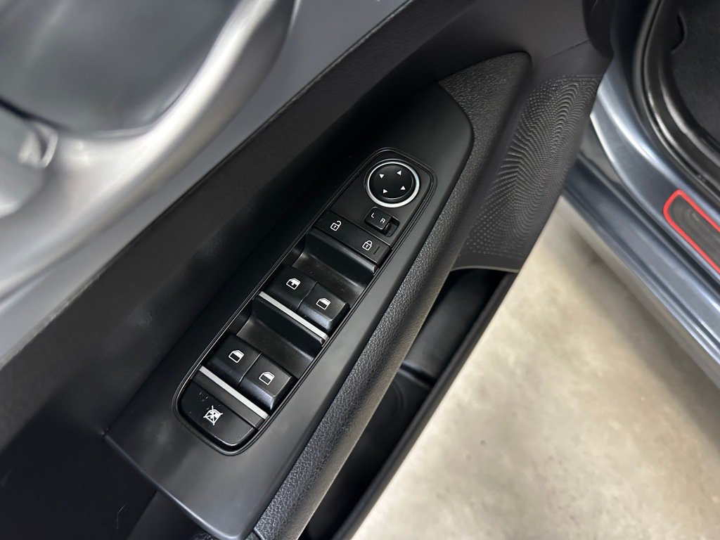 Used 2023 Kia Forte LXS w/ LXS Technology Package FWD image 7