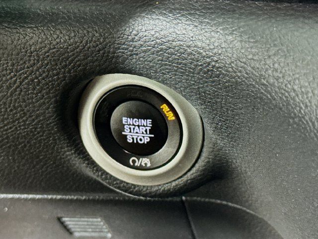 Used 2023 Chrysler Pacifica Touring FWD image 18