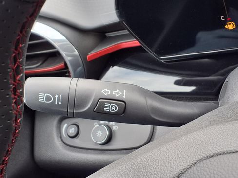 New 2026 Chevrolet Trax RS w/ Sunroof Package FWD image 17