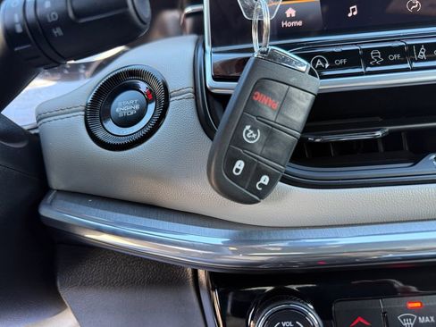 Certified 2024 Jeep Compass Limited image 29